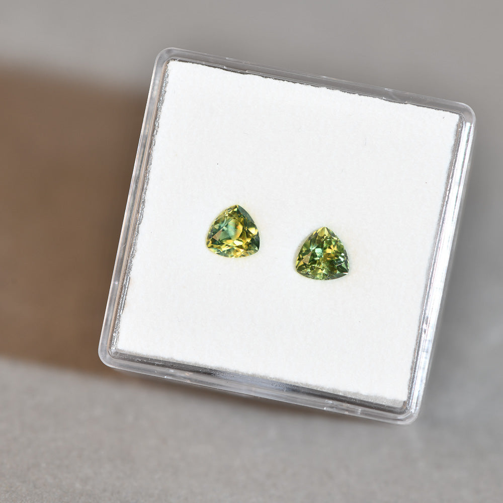 Australian Sapphire Trilliant 2=0.86ct Yellow Parti