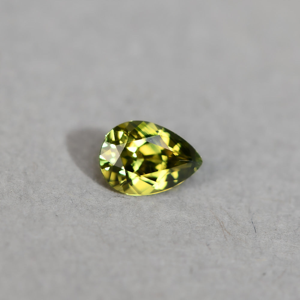 Australian Sapphire Pear 1=0.90ct Banded Yellow
