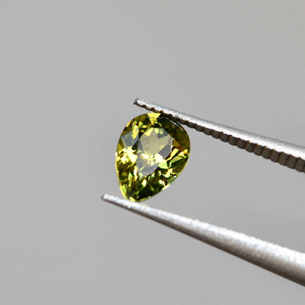Australian Sapphire Pear 1=0.90ct Banded Yellow