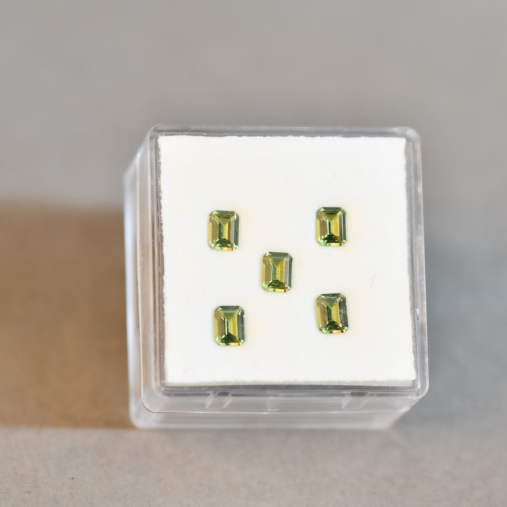 Australian Sapphire Emerald 5=1.22ct Green
