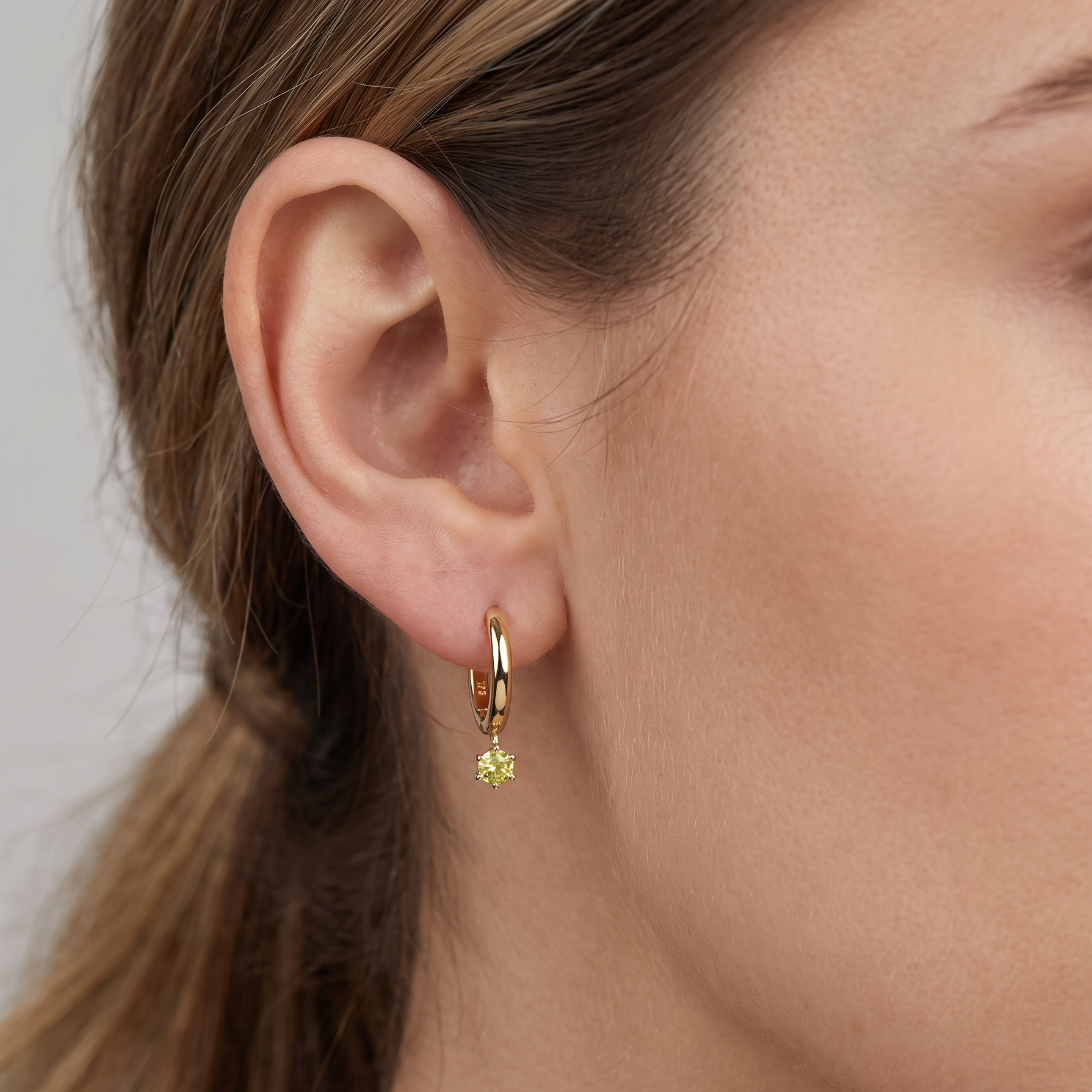 June Round Earrings