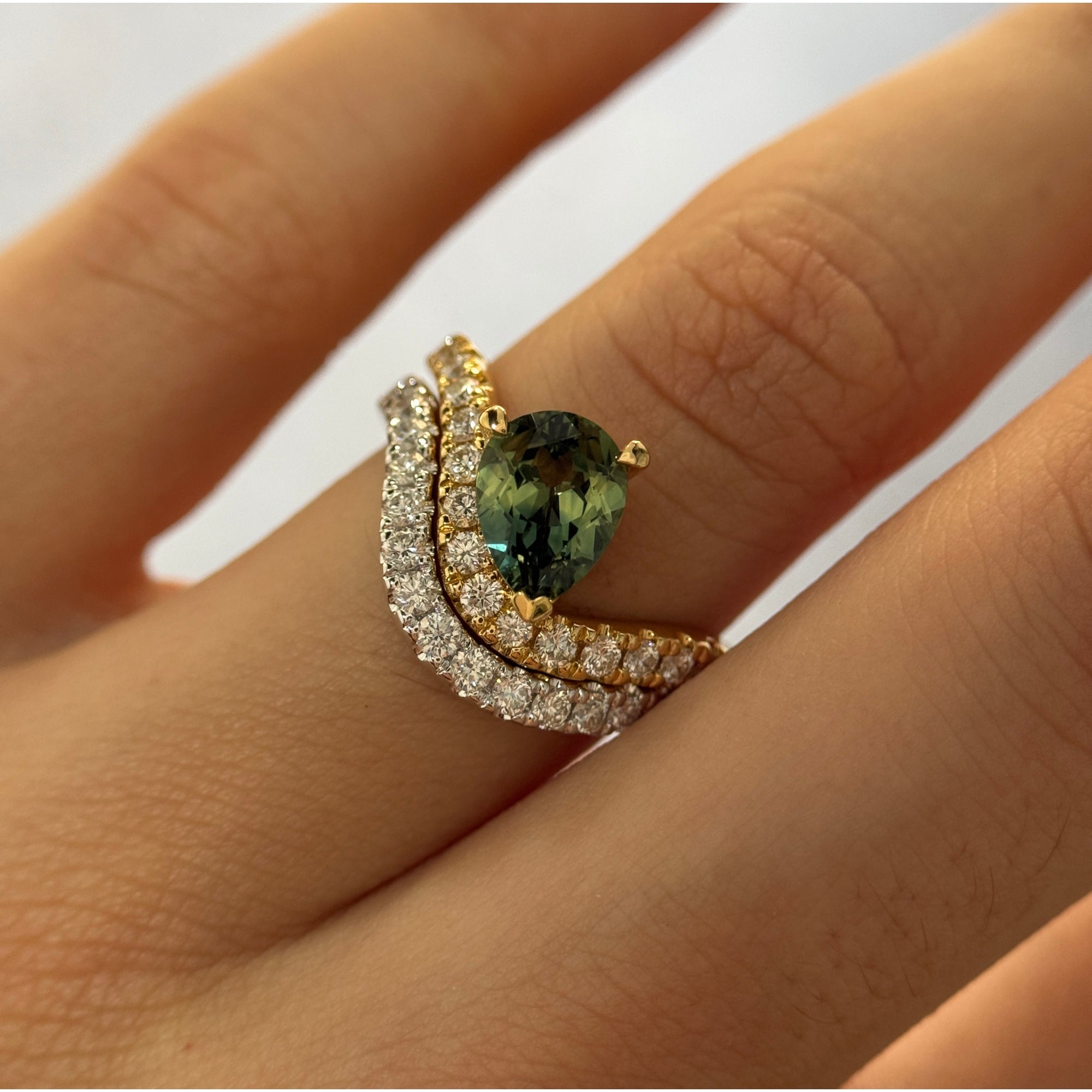 Elysia Pear Wedder Ring