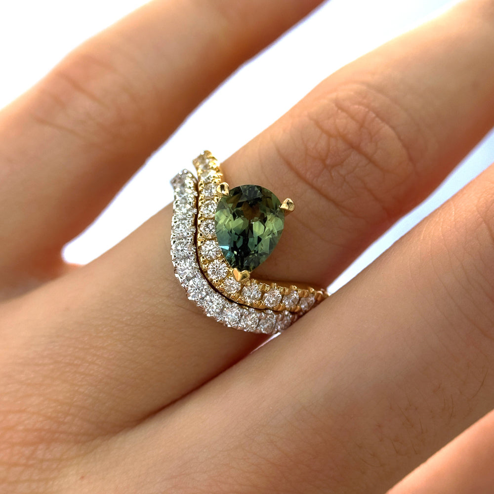 Elysia Pear Wedder Ring